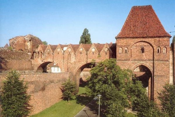 Toruń - zamek_k1.jpg
