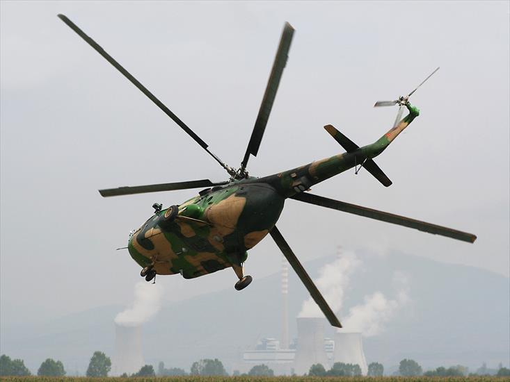 Wojna Ukraińsko-R... - Mil Mi-17 Mi-17_performing_during_an_airshow_at_village_of_Logovardi_near_Bitola.jpg