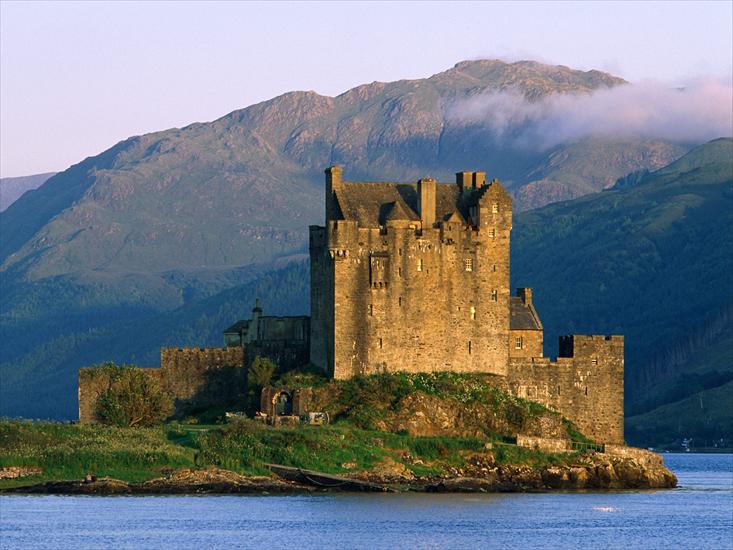 zamki2 - Eilean_Donan_Castle_Near_Dornie_Scotland.jpg