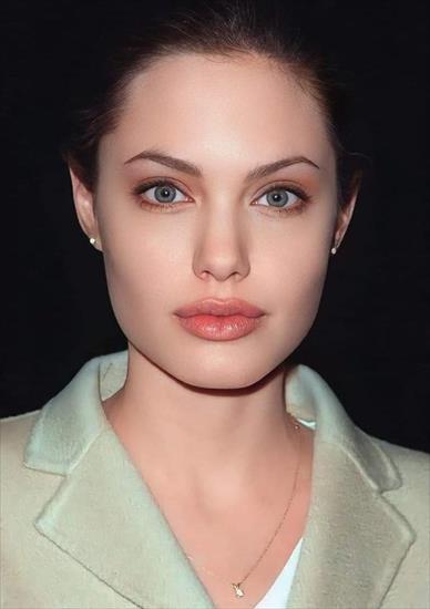 Angelina Jolie - FzxhnOQXsAAlrit.jpg